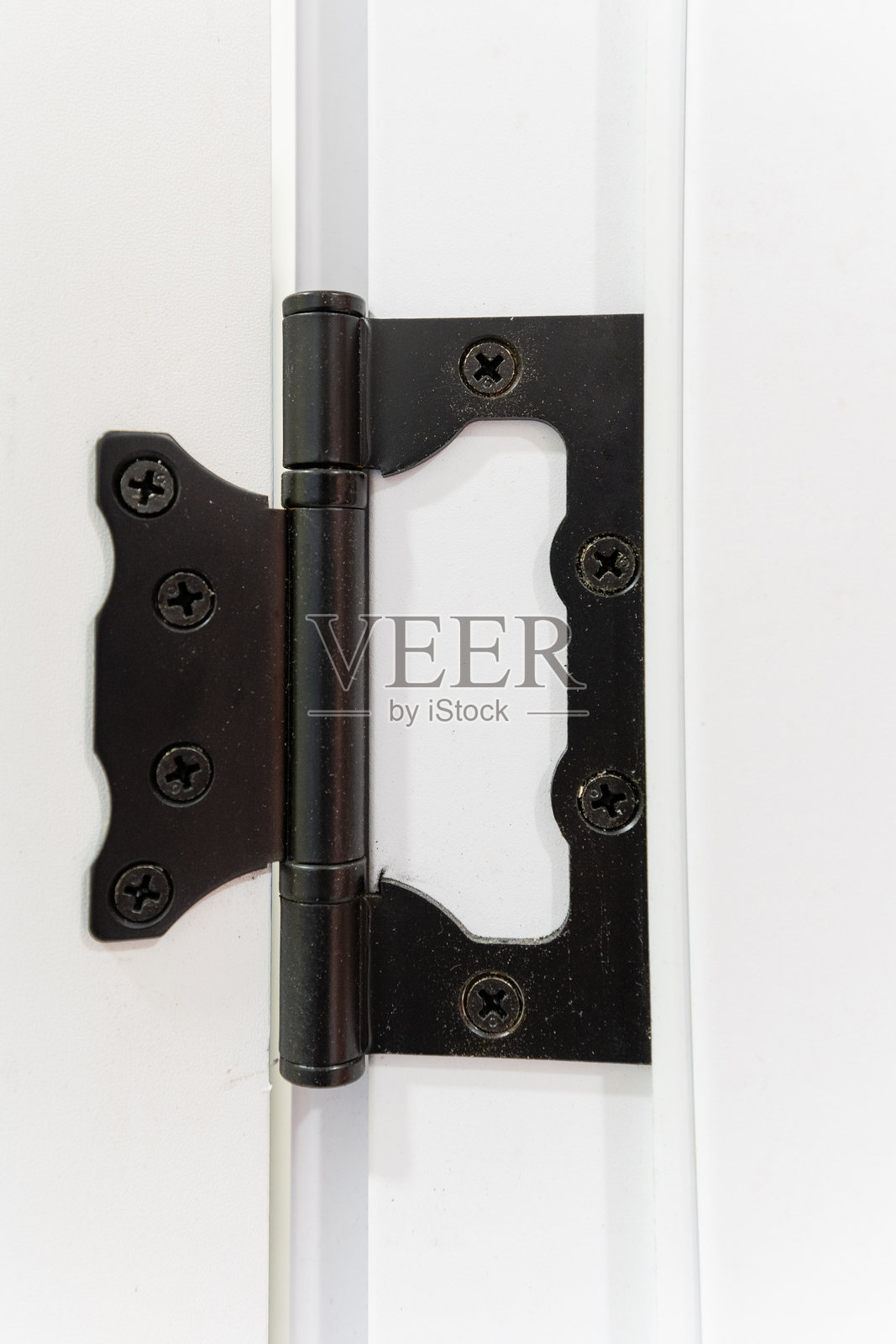 现代黑色门铰链介绍，适用于室内和室外的多功能解决方案。为您的空间增添风格。照片摄影图片