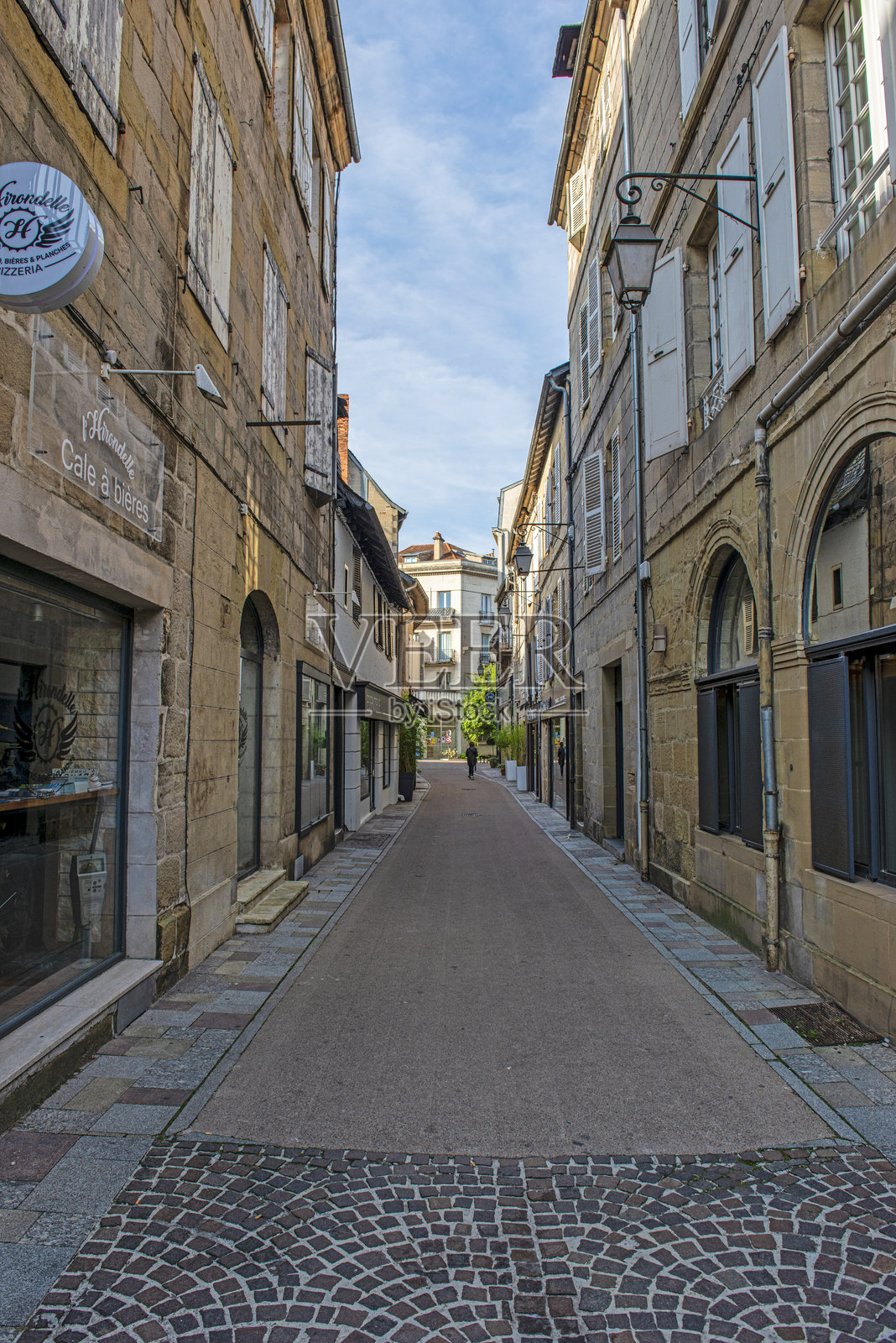 布里夫拉盖亚尔德市中心的马久尔街上的Firondelle比萨店照片摄影图片