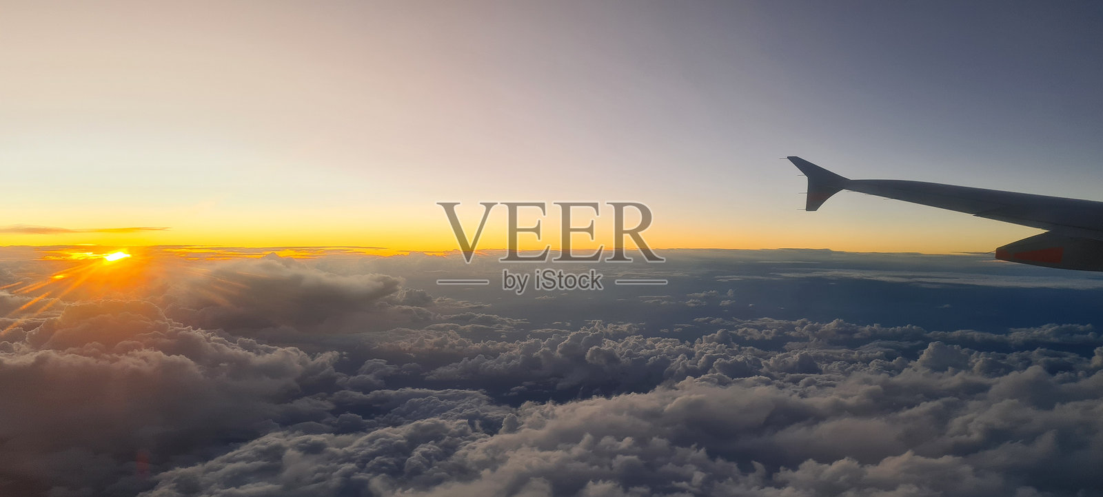 飞机上的日落照片摄影图片