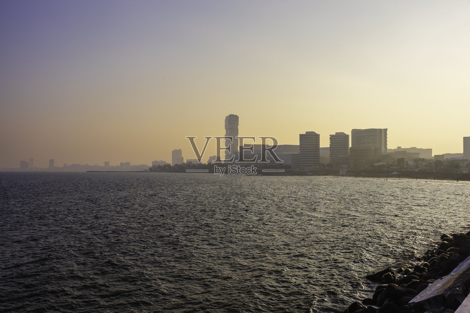 维拉克鲁斯博卡德尔里奥海岸线的日落天际线照片摄影图片