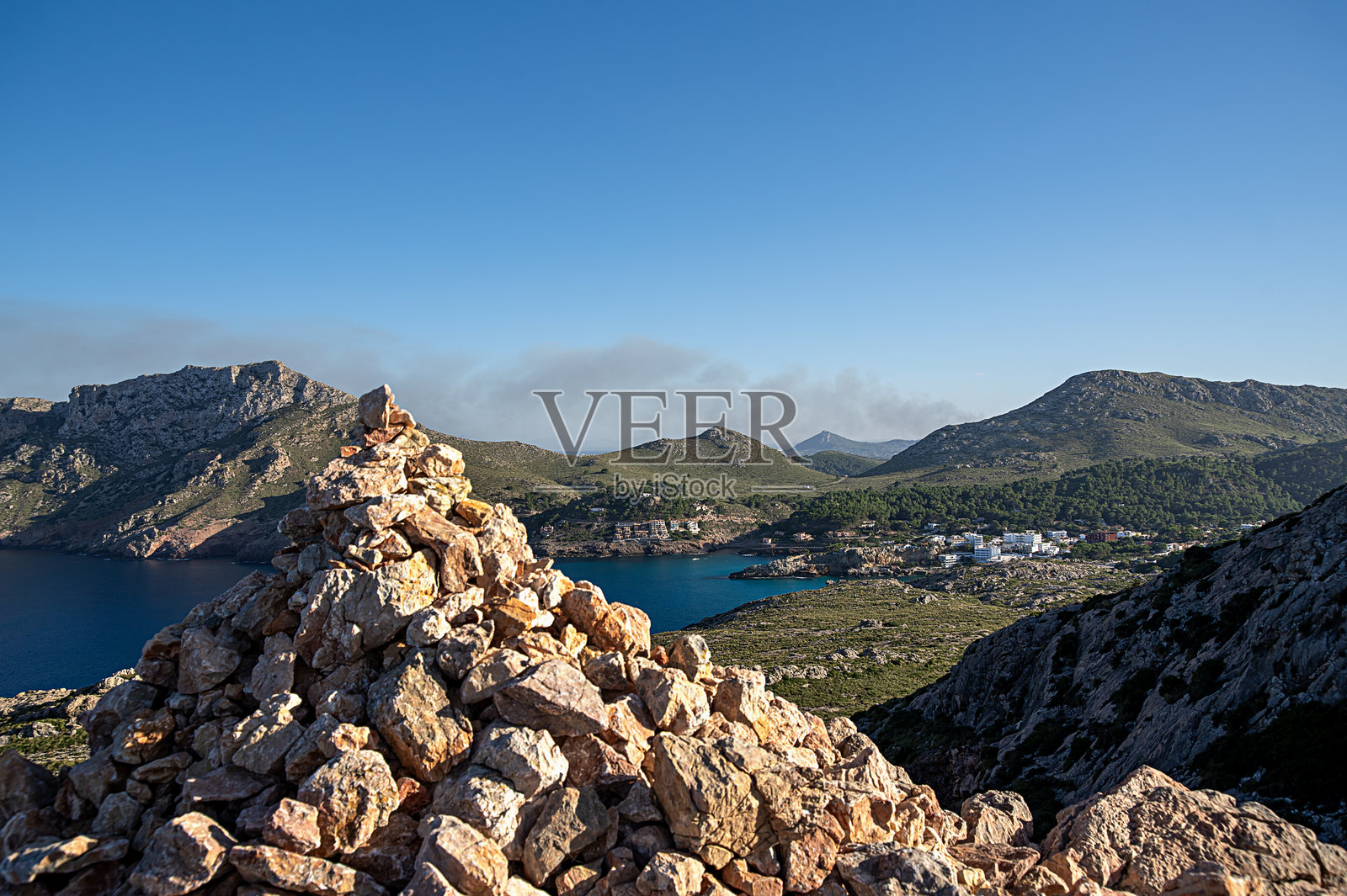 悬崖和岩石海岸的风景摄影照片摄影图片