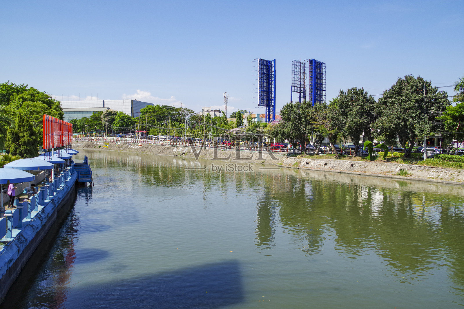 泗水马斯河的河岸照片摄影图片