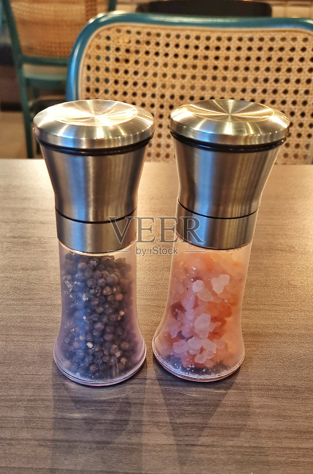 盐和胡椒研磨器套装照片摄影图片