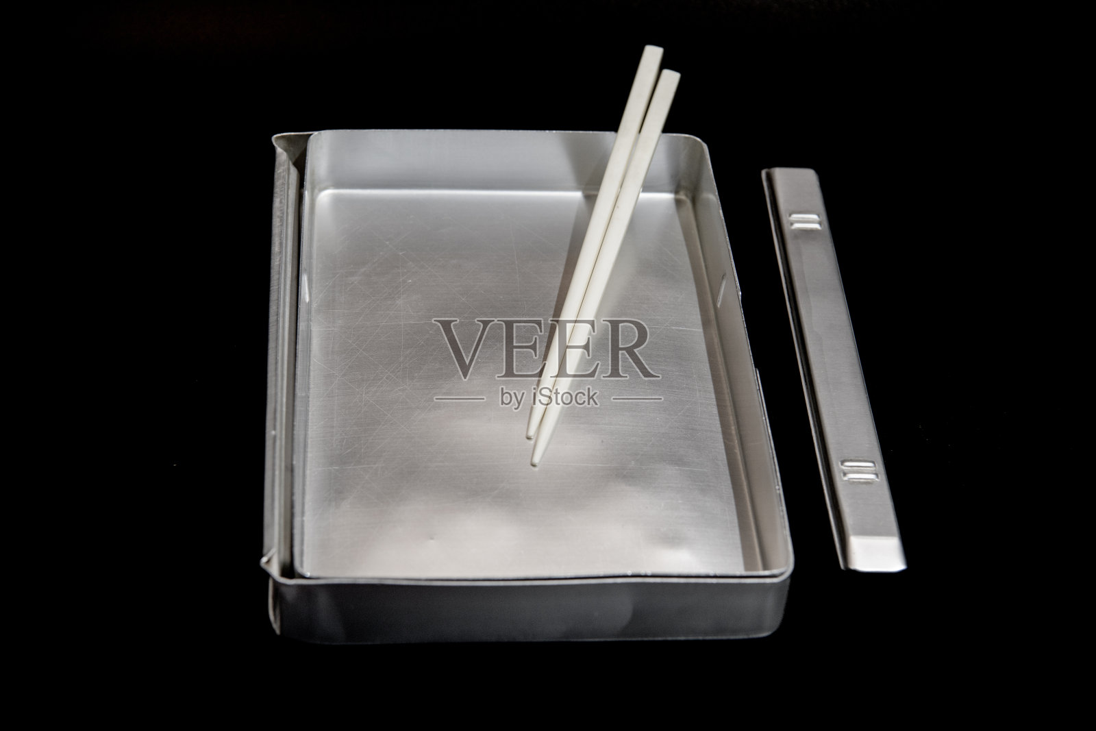 大型铝制午餐盒照片摄影图片