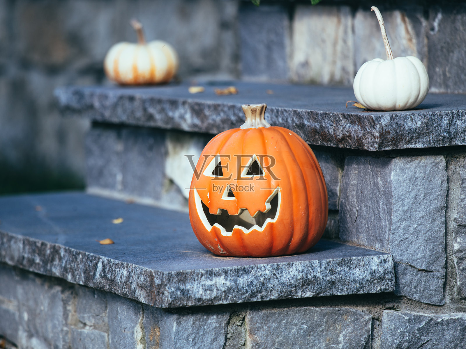 万圣节秋季南瓜雕刻与讨糖背景照片摄影图片