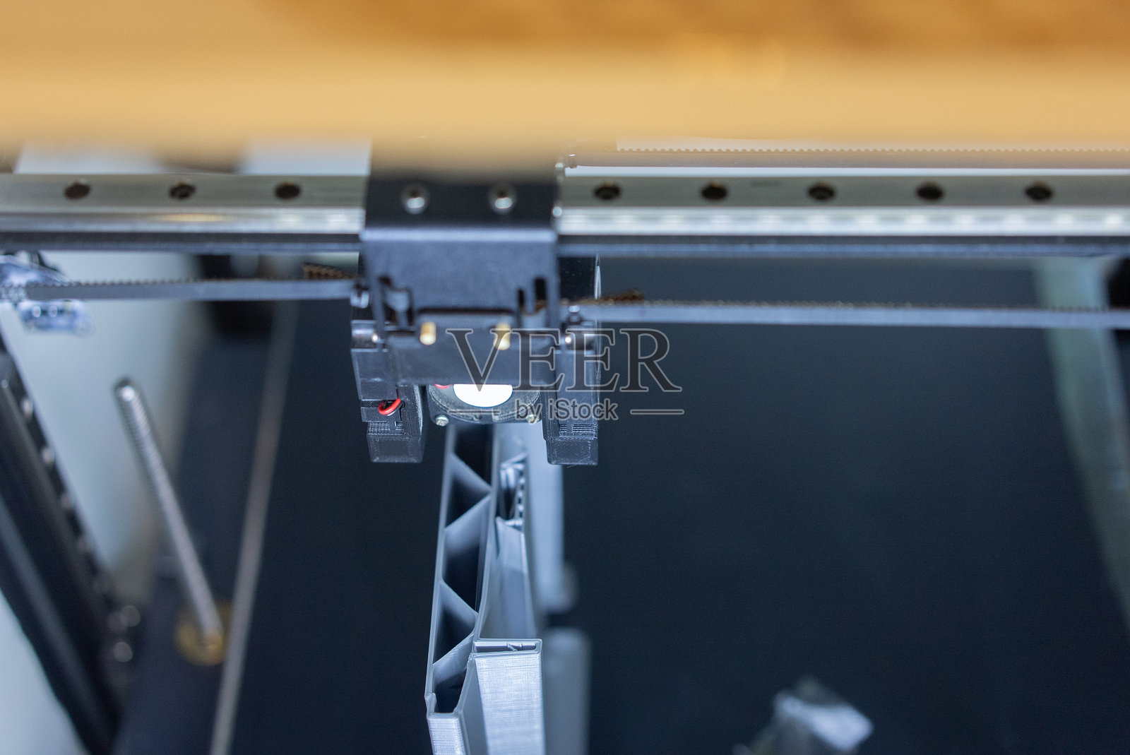 3D打印机的喷头正在工作照片摄影图片