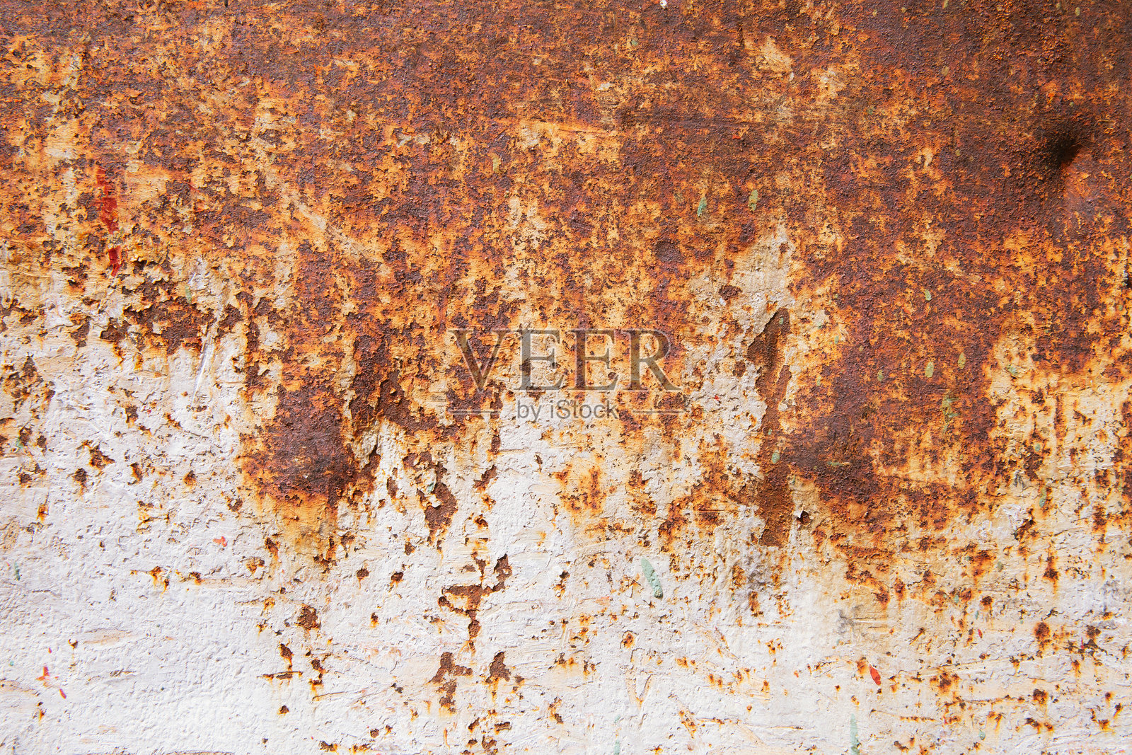 旧钢板金属片有锈蚀和裂纹，适合用作复古背景或结构建筑纹理。照片摄影图片