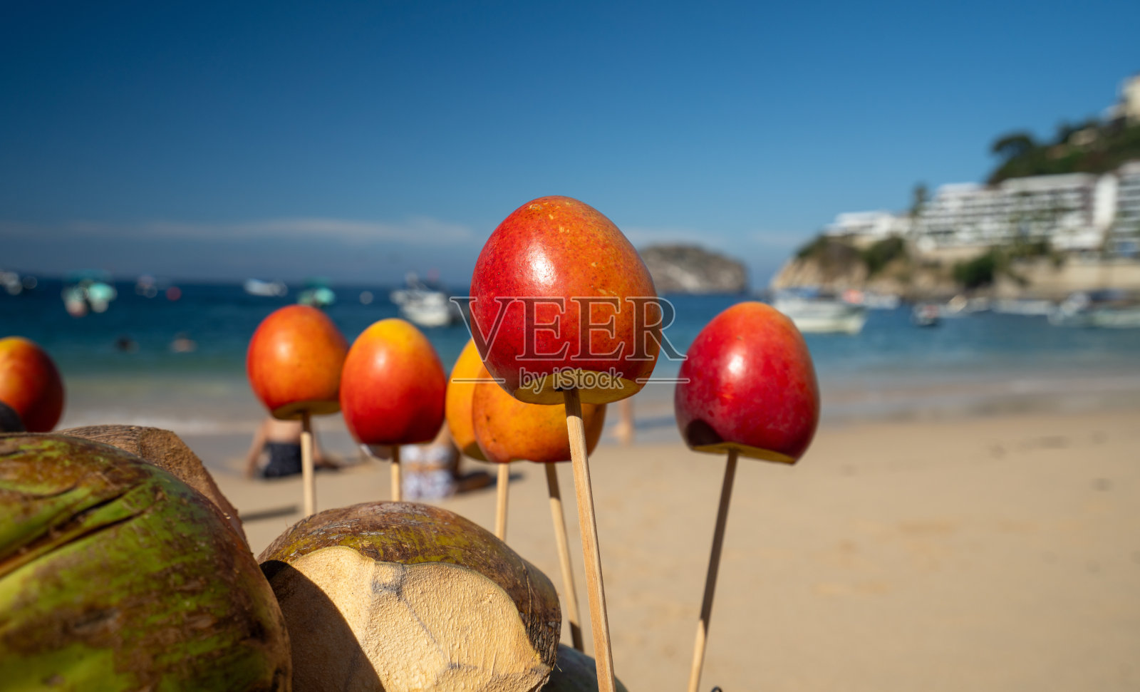 墨西哥海滩上的成熟芒果照片摄影图片