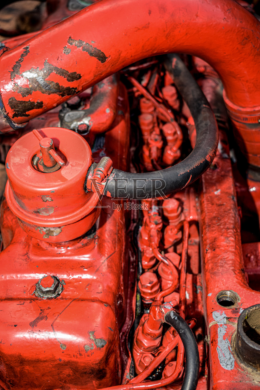 红色涂装的发动机特写细节照片摄影图片