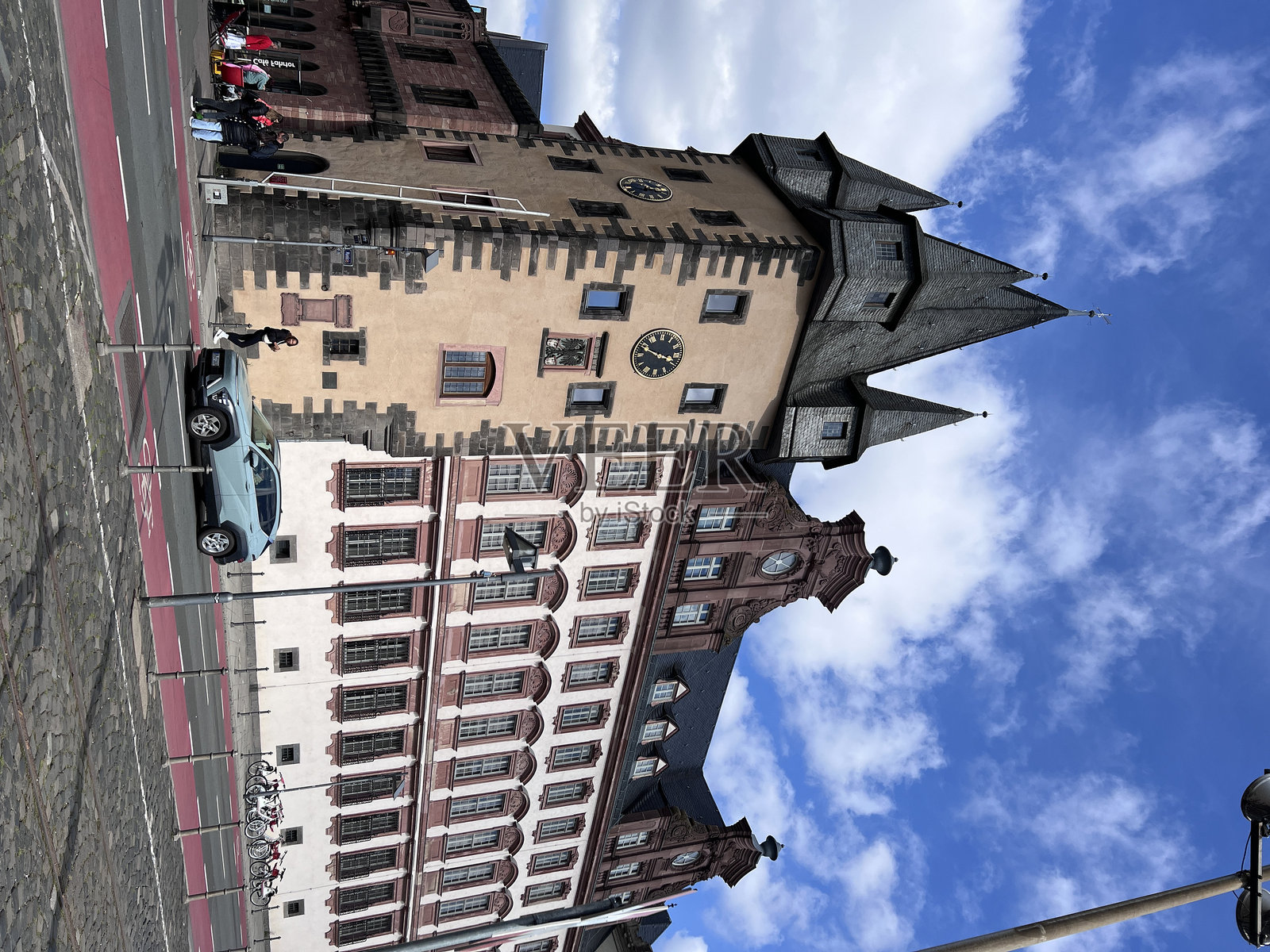 守望塔守卫着老城的主要入口，位于法兰克福美因河岸的历史博物馆内，德国黑森州。照片摄影图片