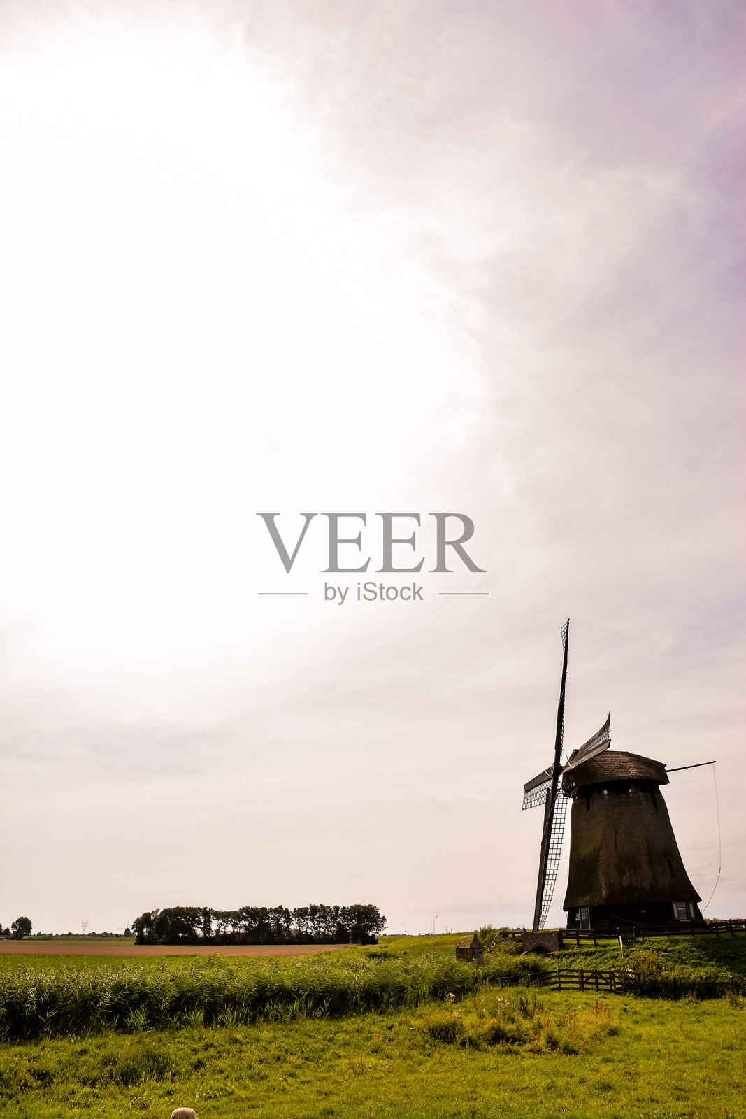 荷兰经典复古风车照片摄影图片