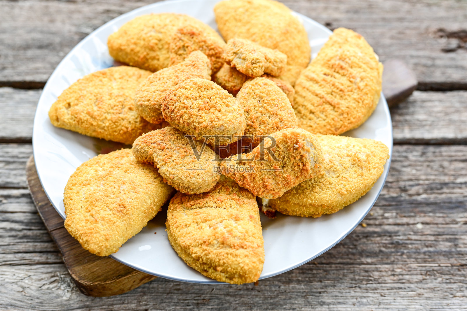 酥脆的自制炸鸡块照片摄影图片