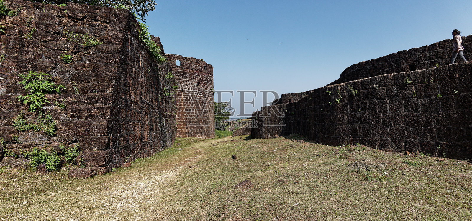 马哈拉施特拉的维贾杜尔加堡垒的坚固城墙和防御工事照片摄影图片