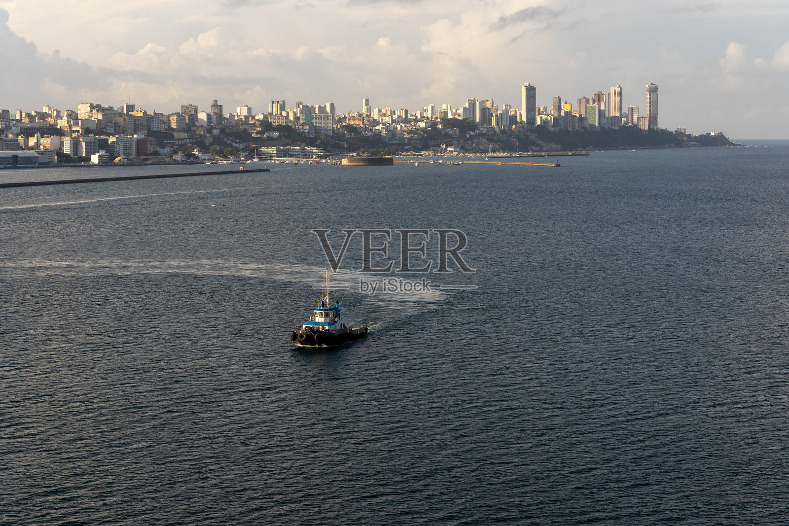 海上的船只照片摄影图片