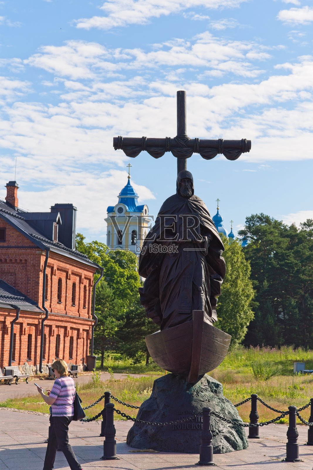 阿尔谢尼·科涅夫斯基纪念碑。照片摄影图片