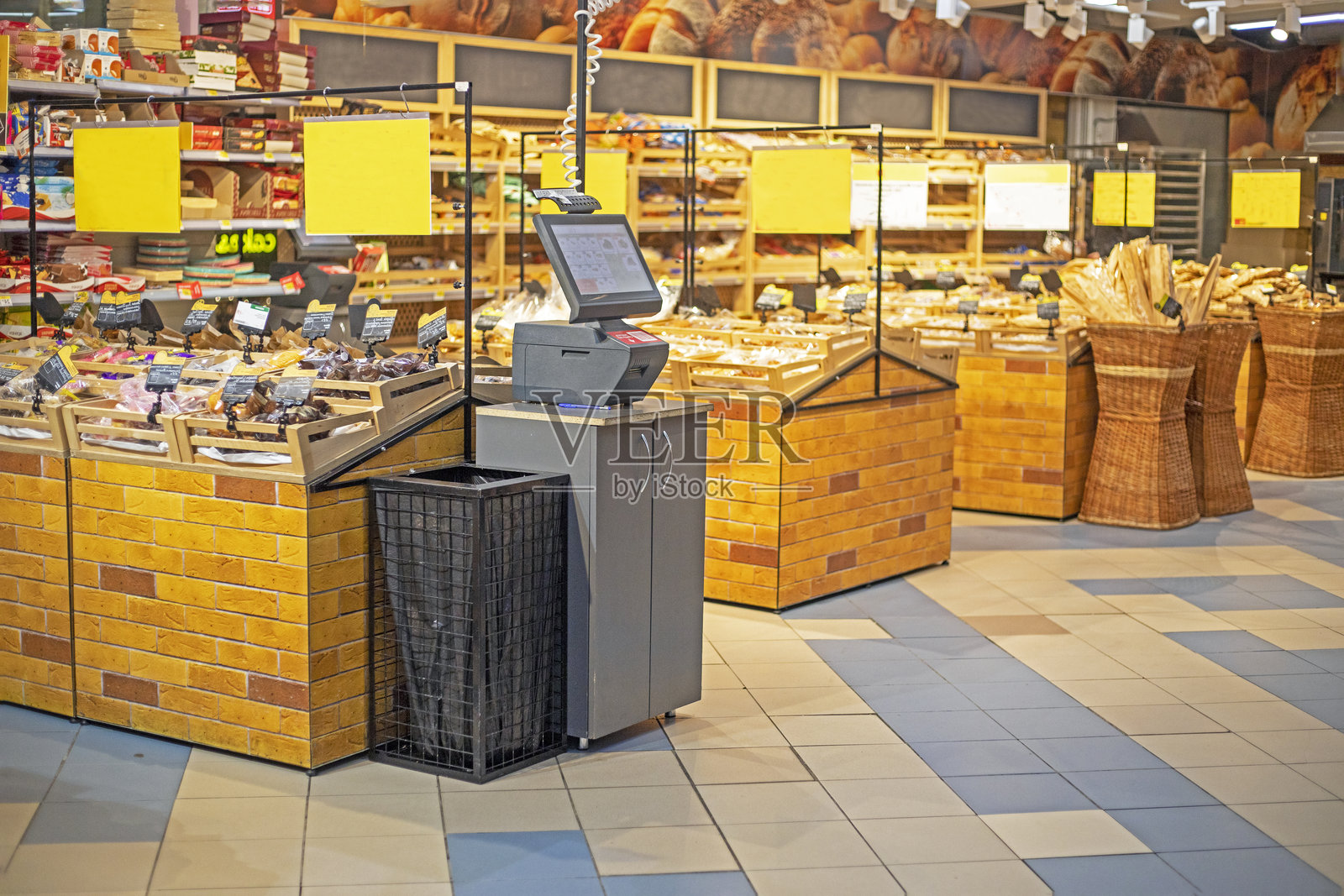 超市面包区的内部环境照片摄影图片