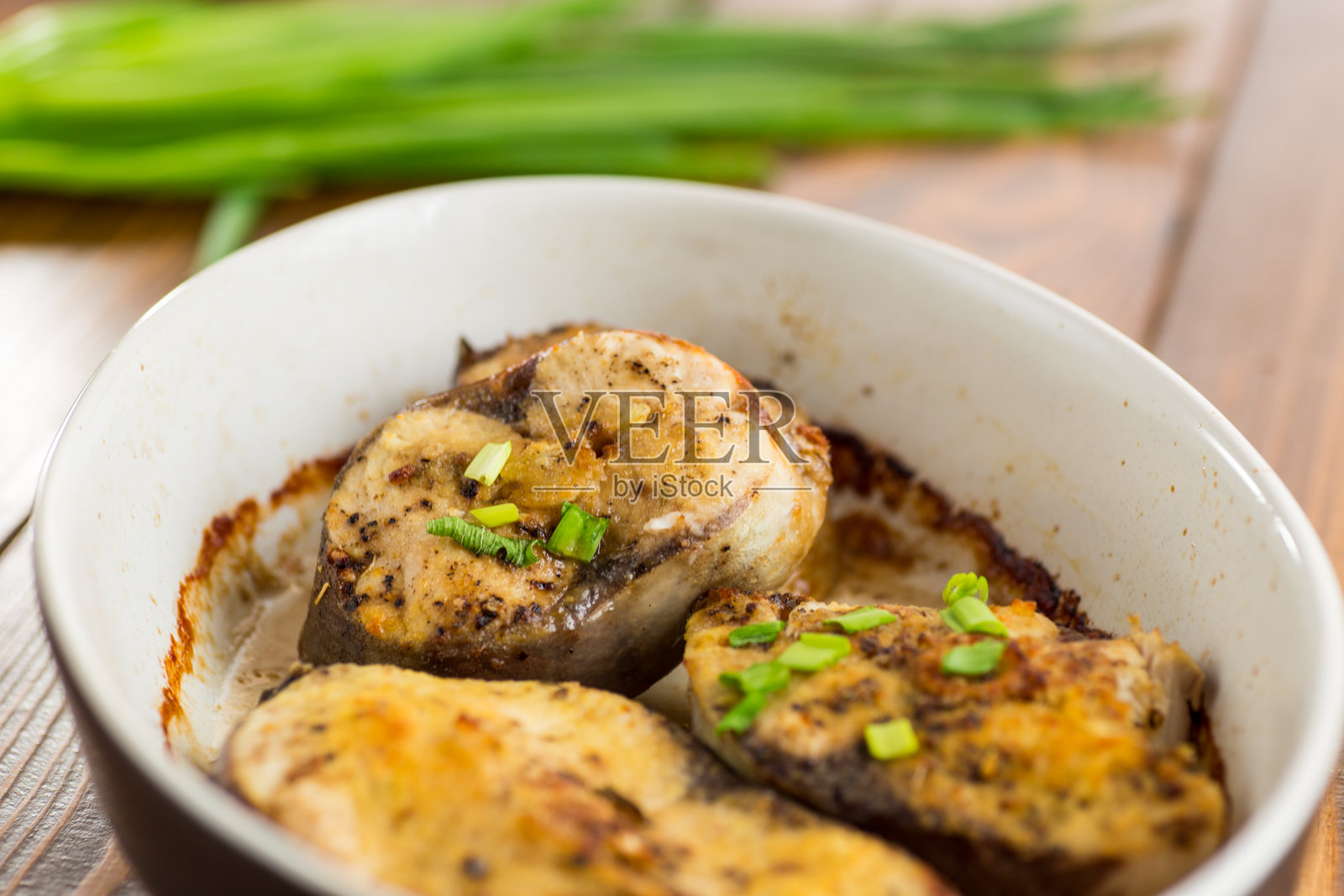 柠檬香草烤鱼照片摄影图片