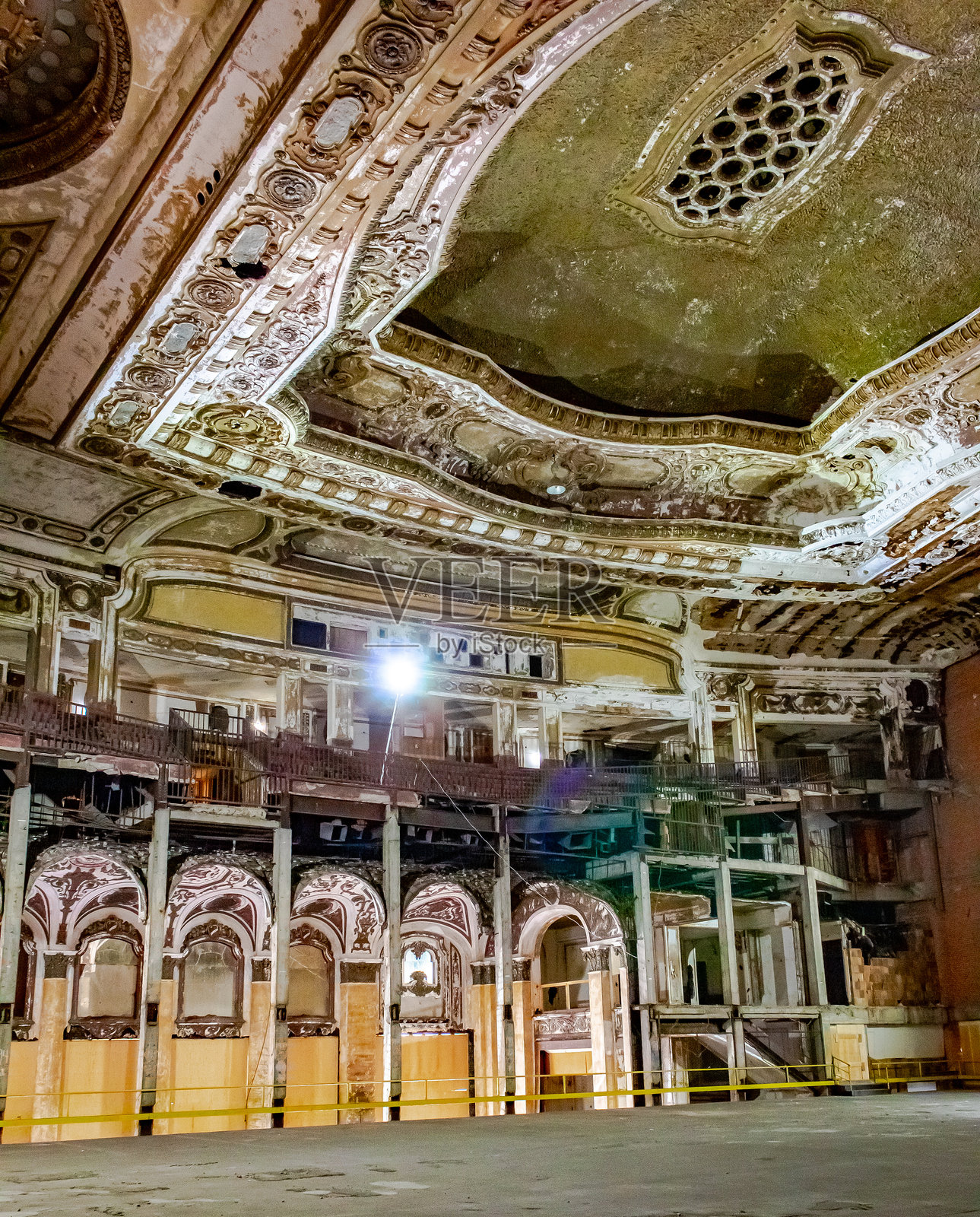 密歇根剧院停车场的旧废弃天花板室内设计图案视图照片摄影图片