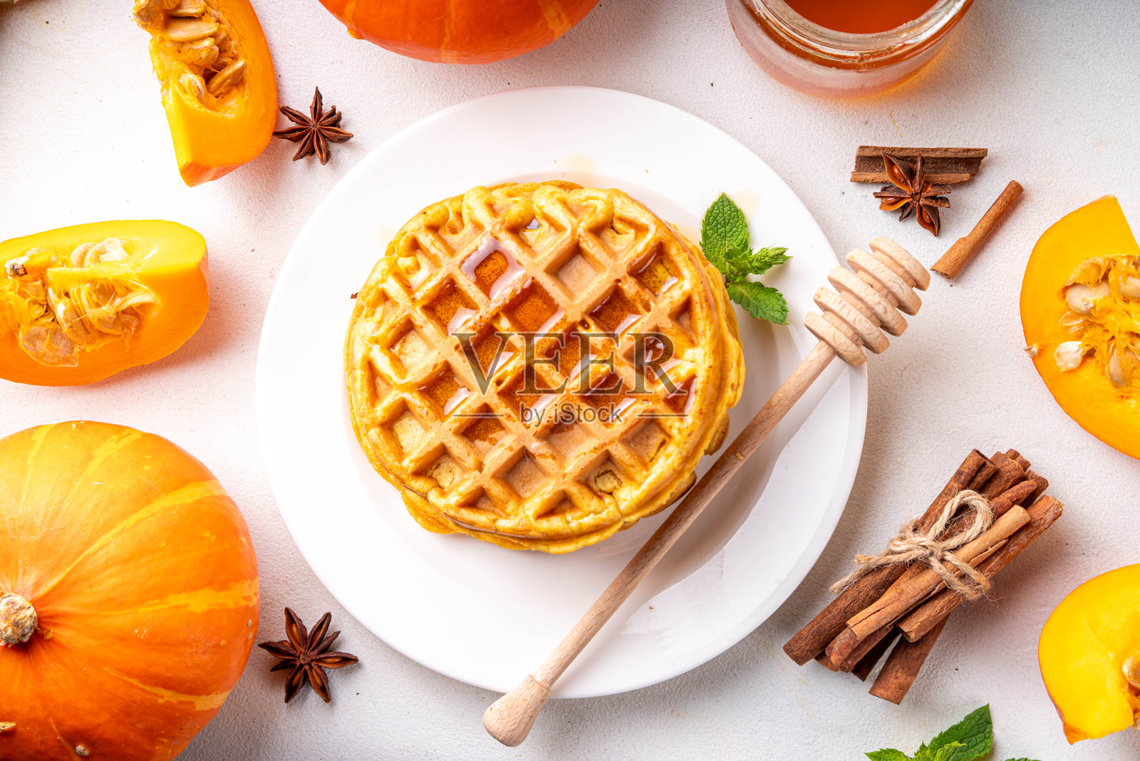 秋季早餐甜点，南瓜华夫饼照片摄影图片