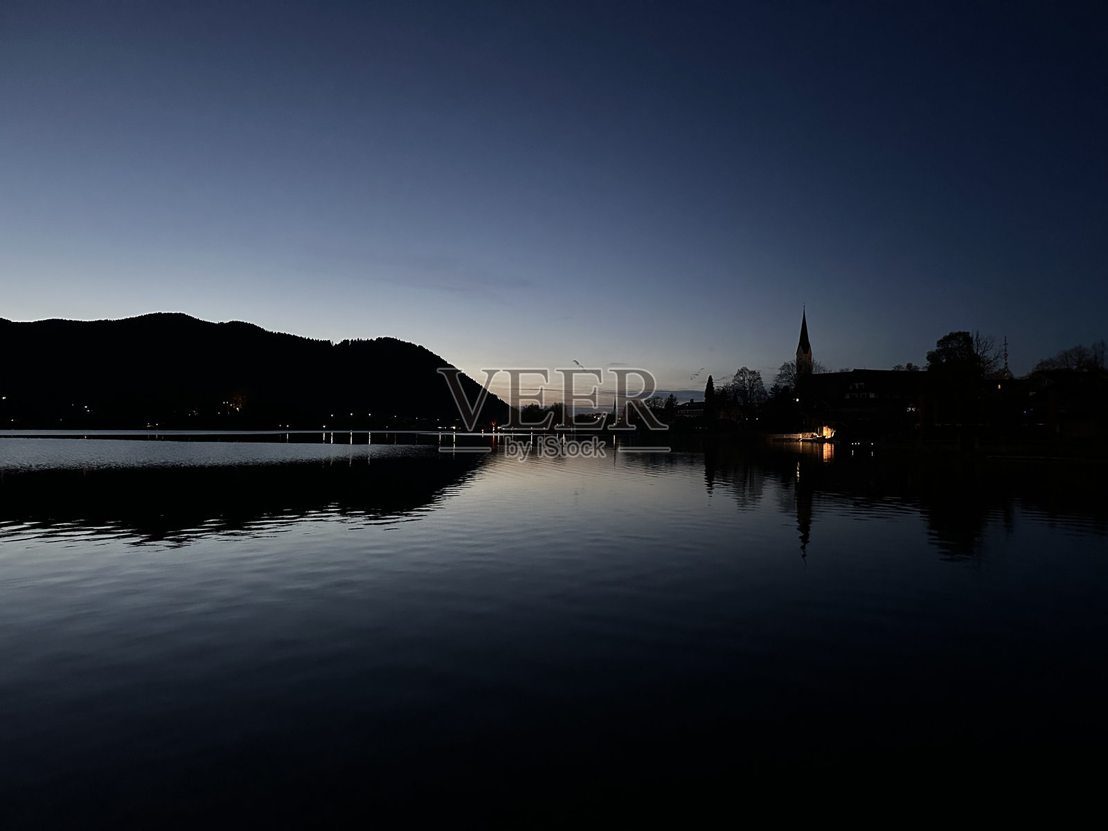 德国巴伐利亚州施利尔湖镇的日落，2022年11月照片摄影图片