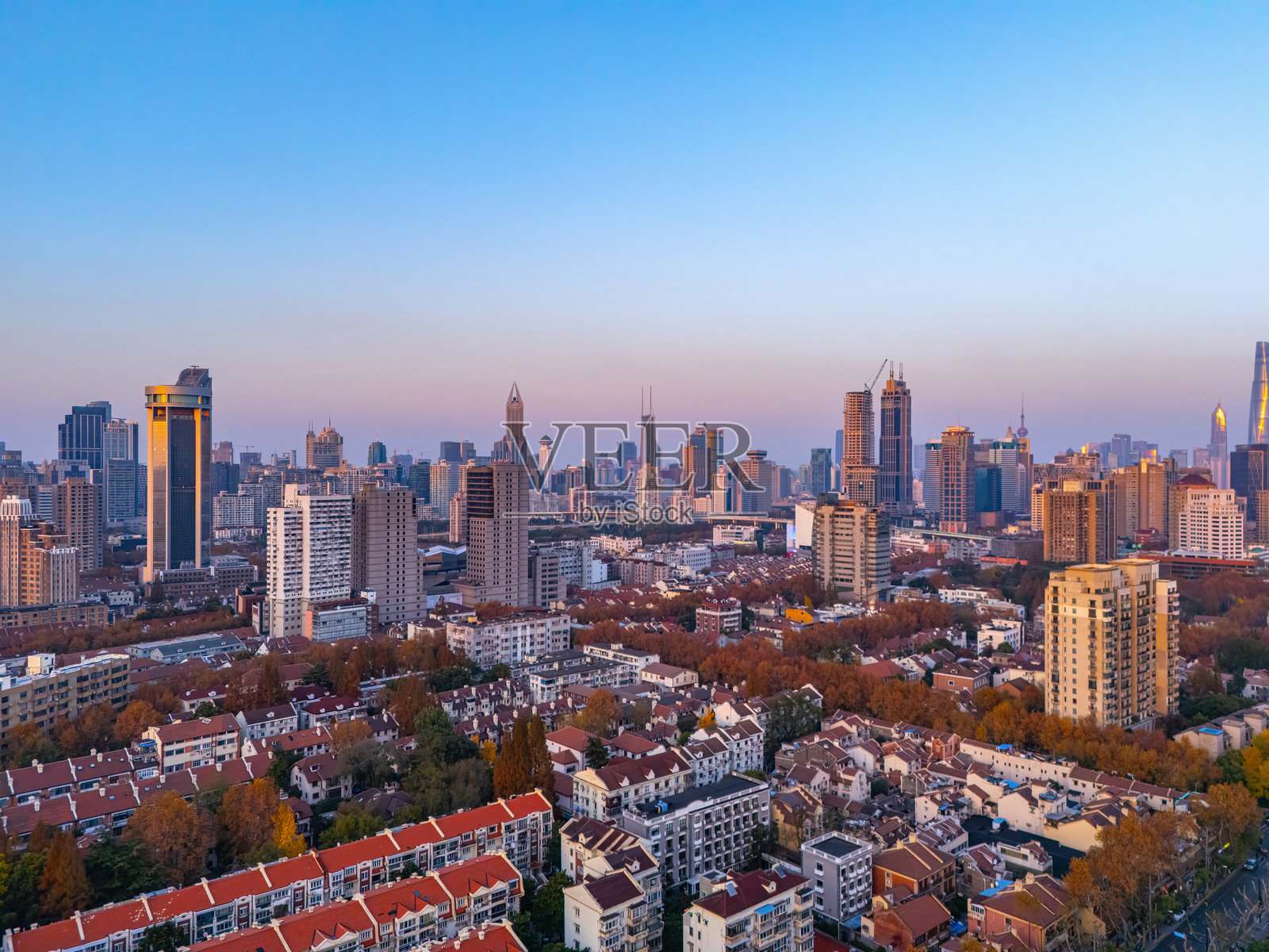 秋季上海天际线的鸟瞰图照片摄影图片