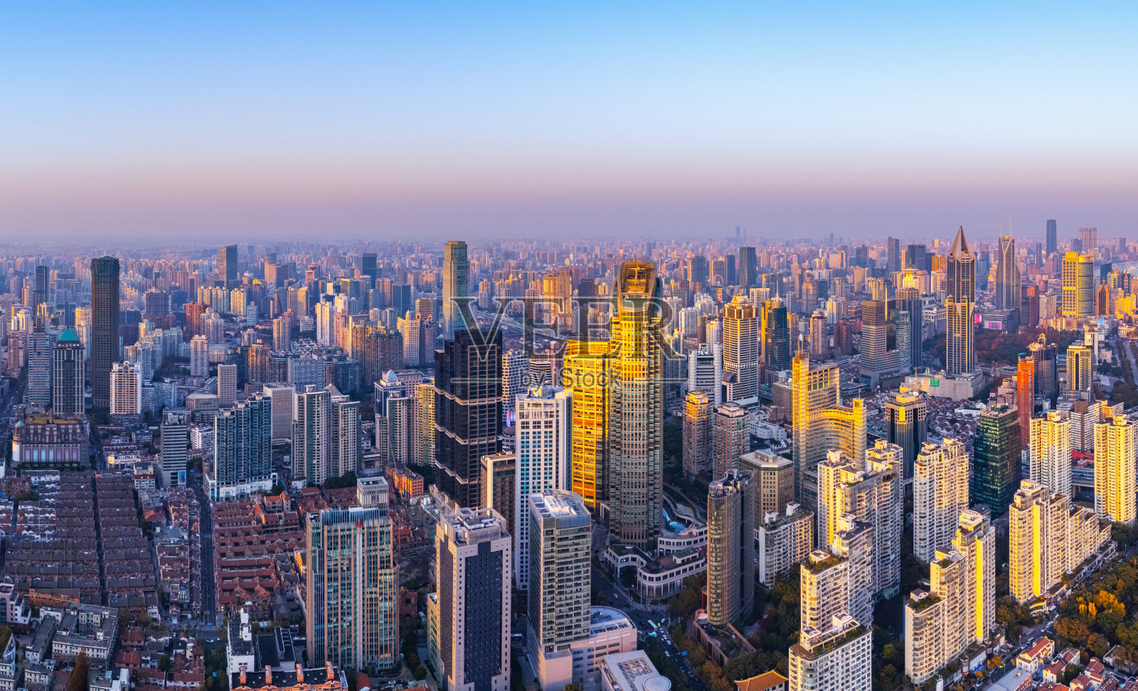 秋季上海天际线的鸟瞰图照片摄影图片