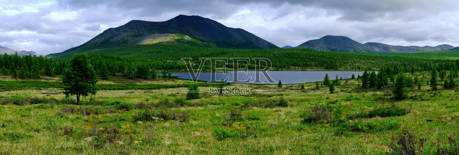 河流上方的景观，自然风光。布里亚特，西伯利亚。照片摄影图片