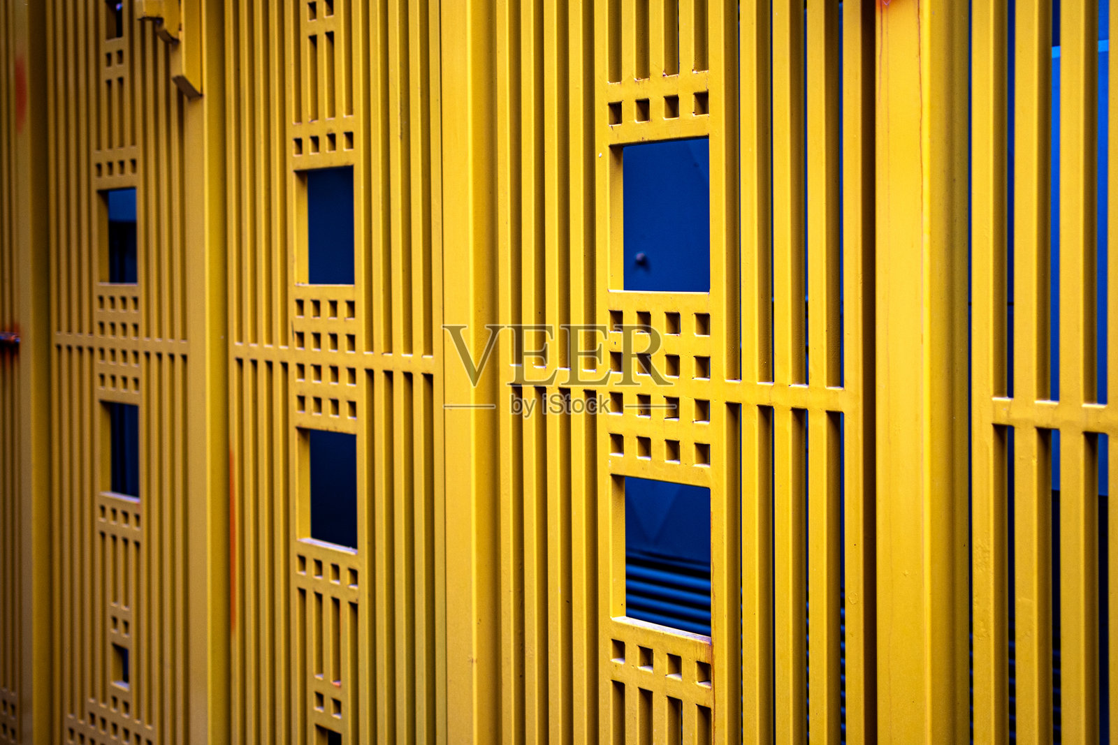 黄色围栏的一部分作为背景照片摄影图片