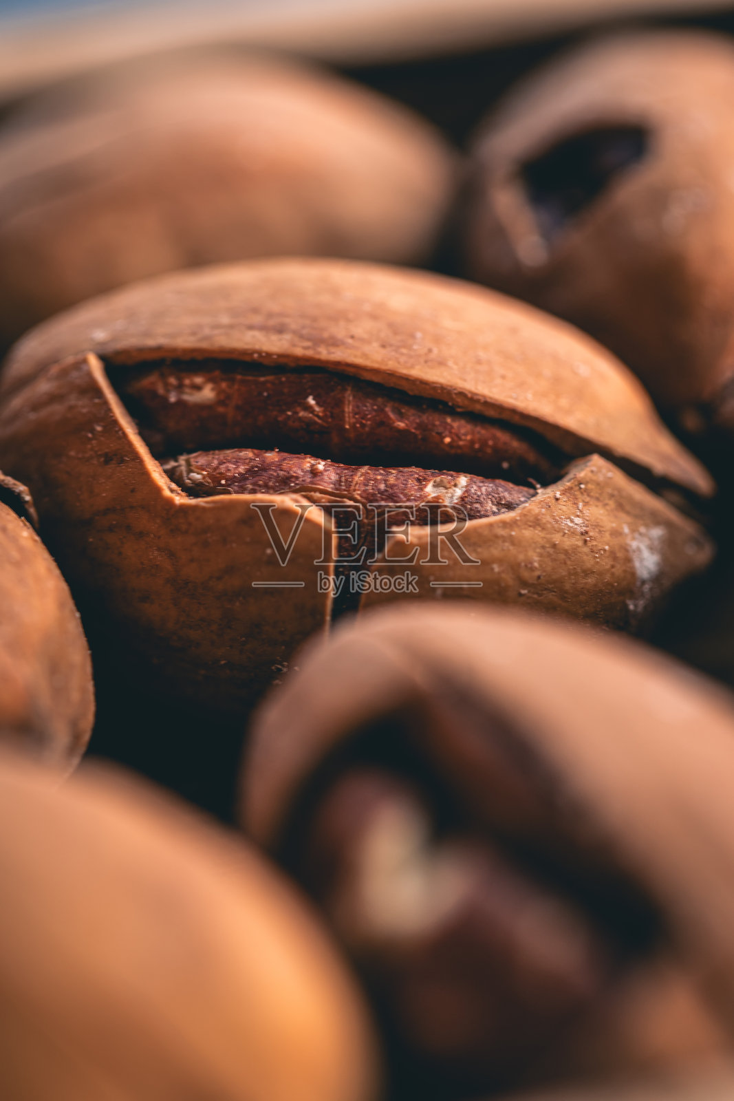 木箱中的胡桃照片摄影图片