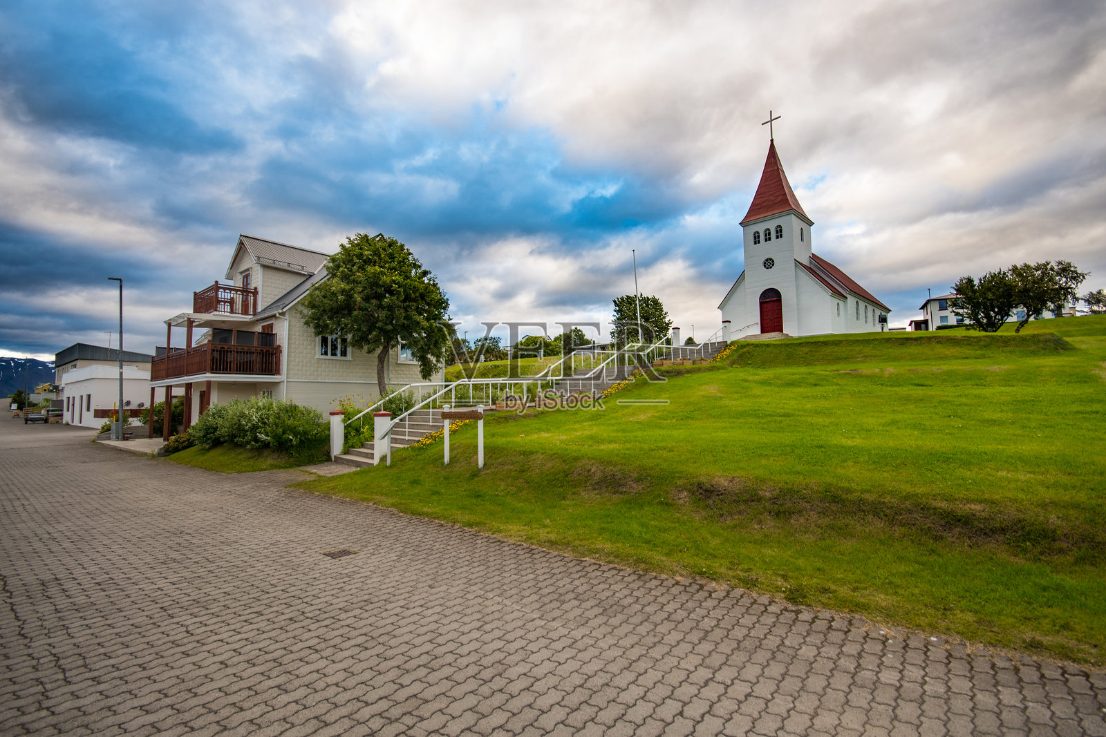 冰岛北部Hrisey岛上的村庄照片摄影图片