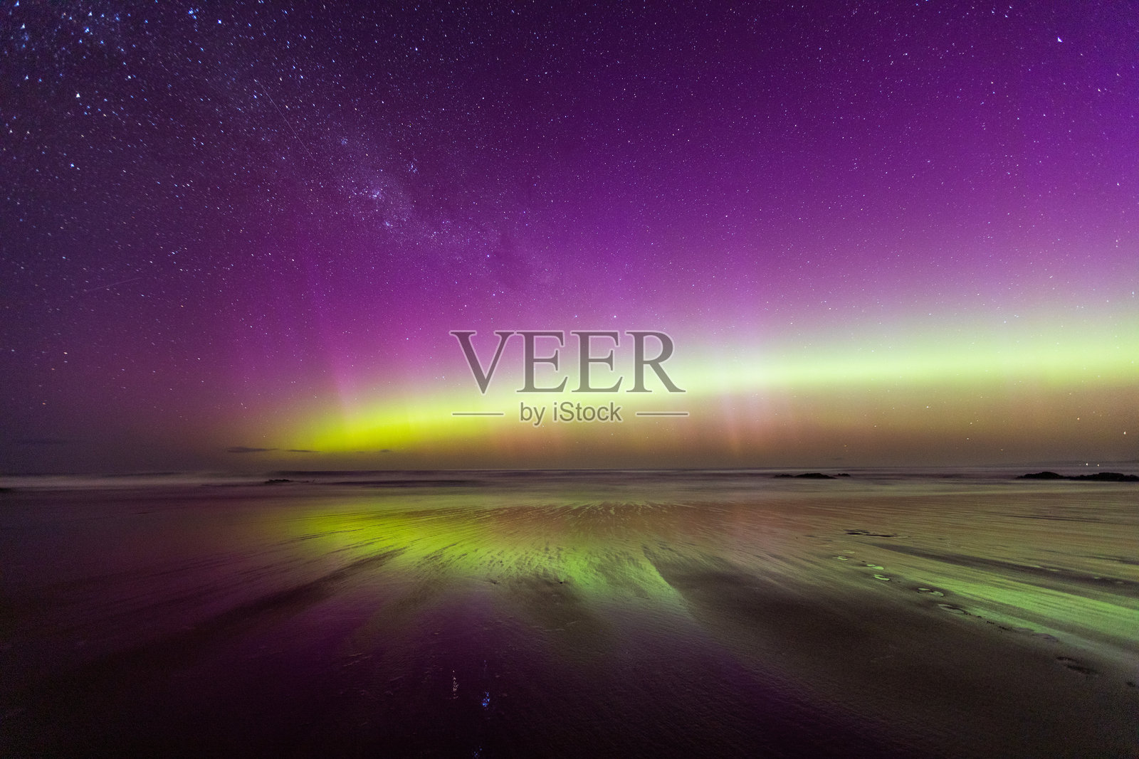 新西兰达尼丁的极光照片摄影图片