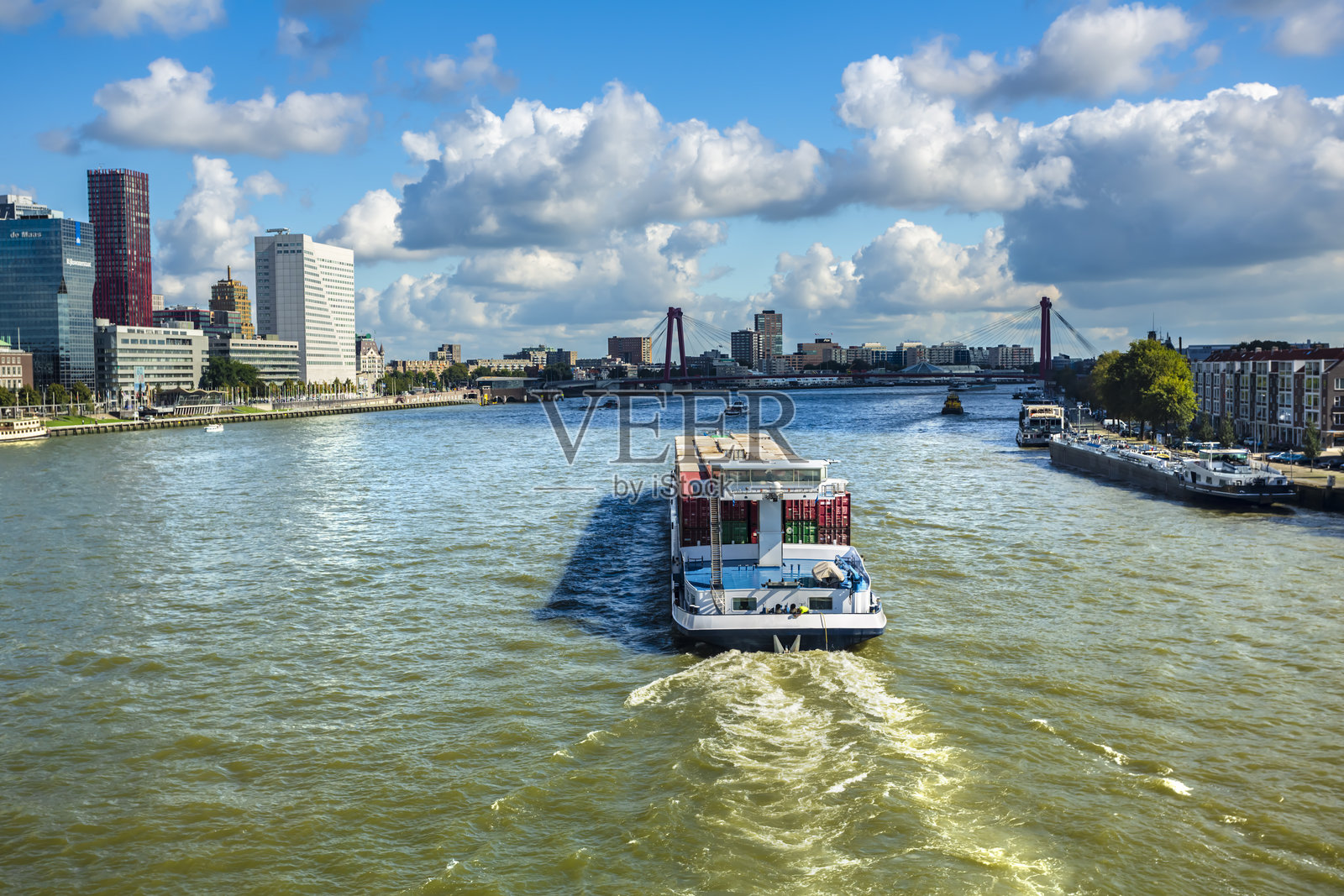 鹿特丹的集装箱船景观照片摄影图片