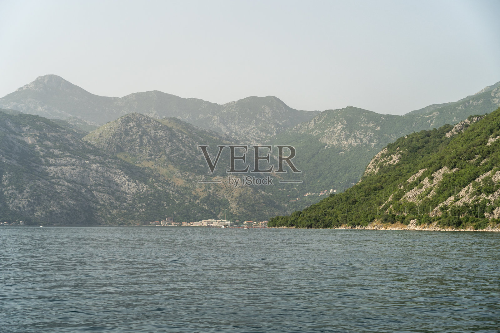 科托尔湾，也被称为博卡，受欢迎的巴尔干海岸线景观照片摄影图片