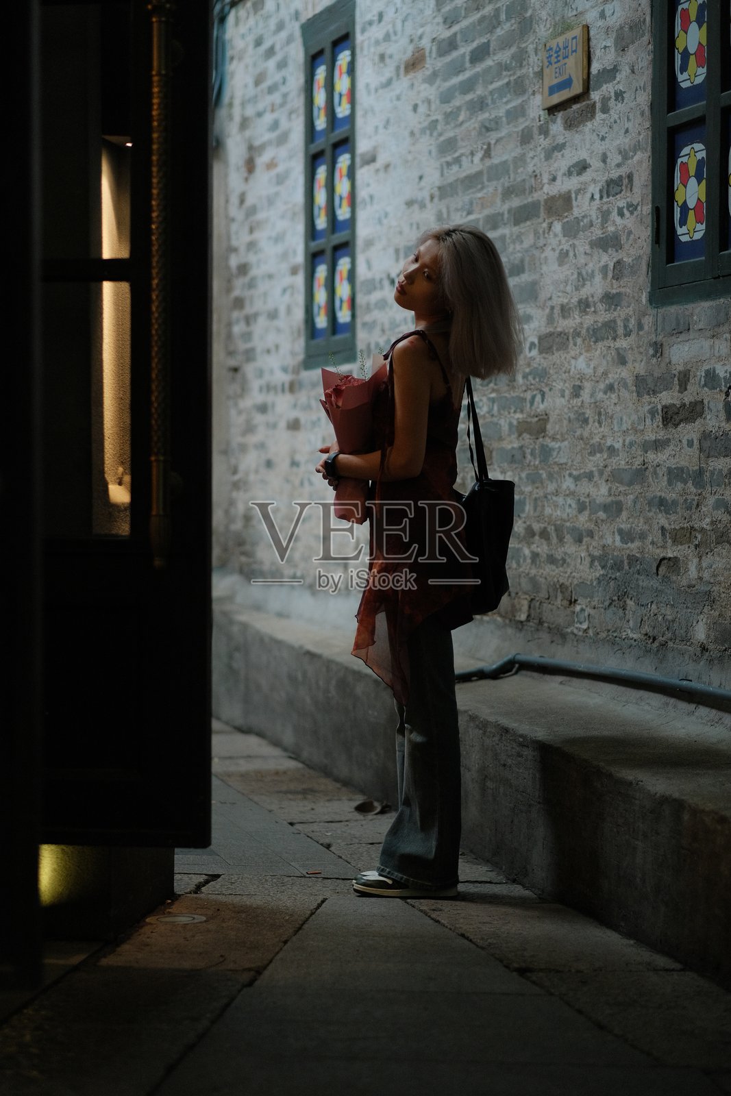 女性特写照片摄影图片