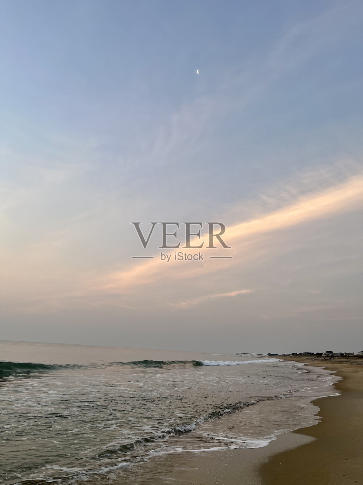 海岸上的月亮照片摄影图片