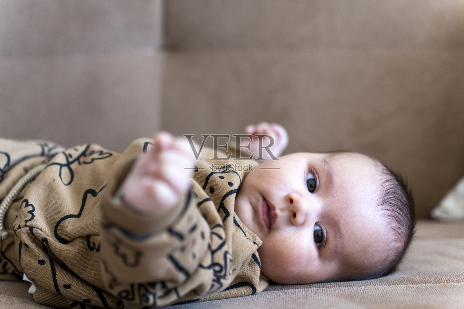 婴儿男孩的肖像。照片摄影图片