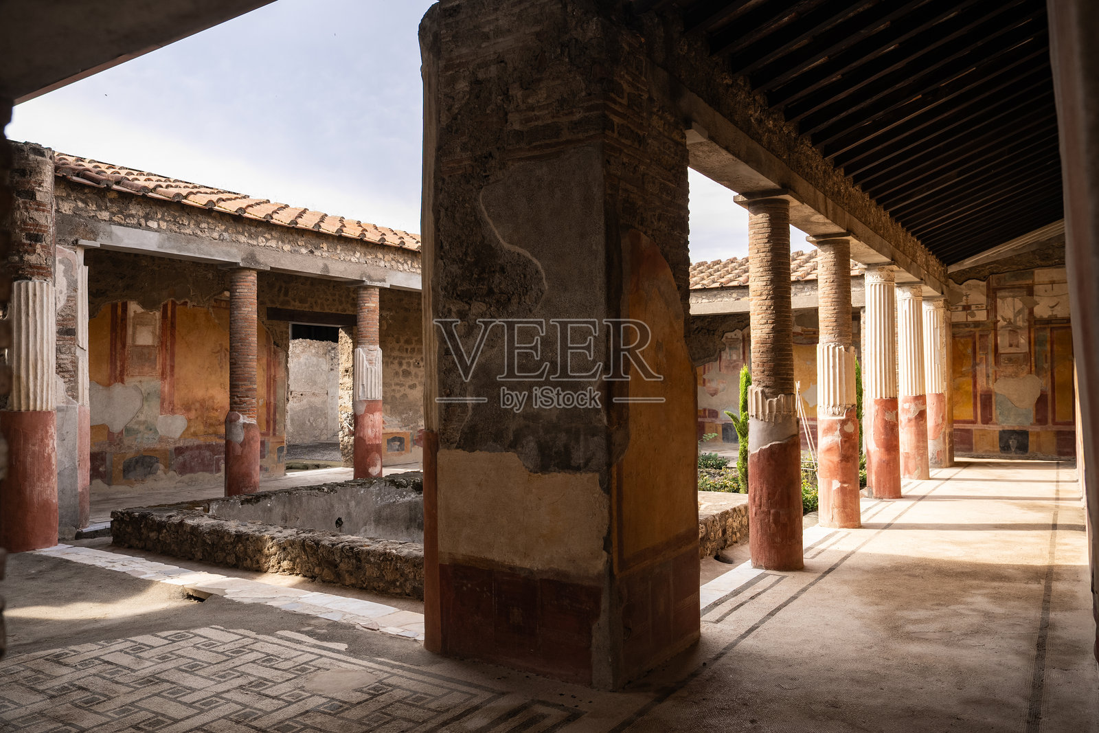 古罗马城市庞贝的遗址，因公元1世纪维苏威火山的喷发而被毁。照片摄影图片