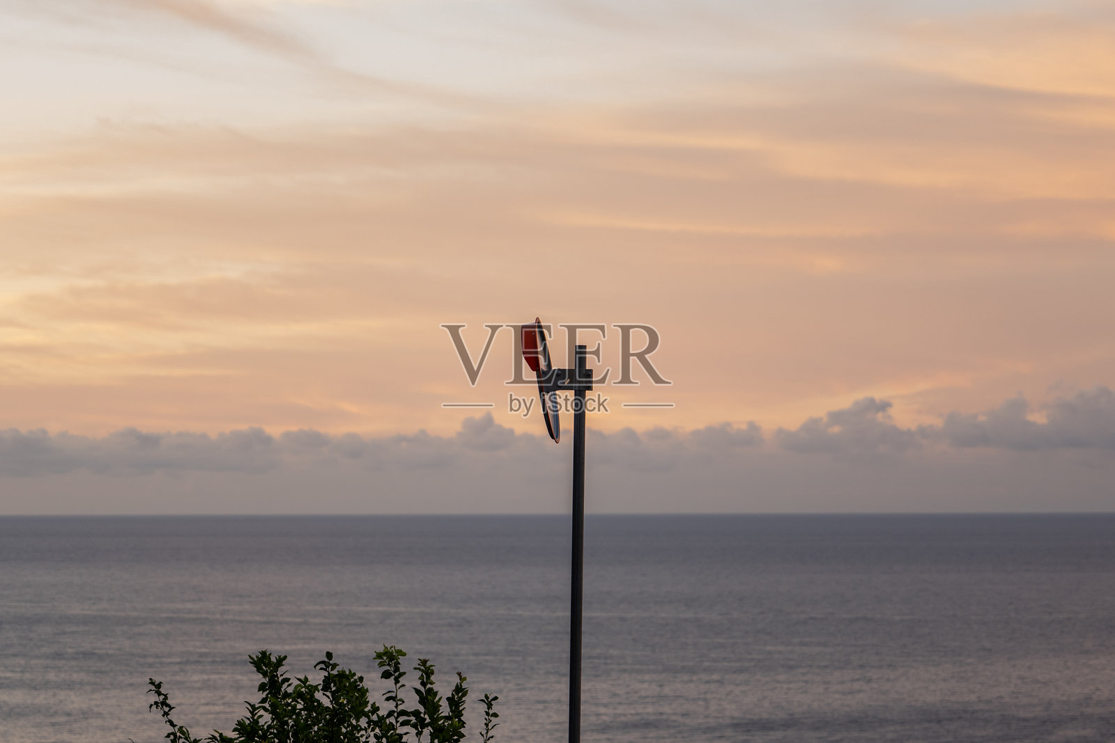 意大利波西塔诺阿马尔菲海岸壮丽的日落海景。照片摄影图片