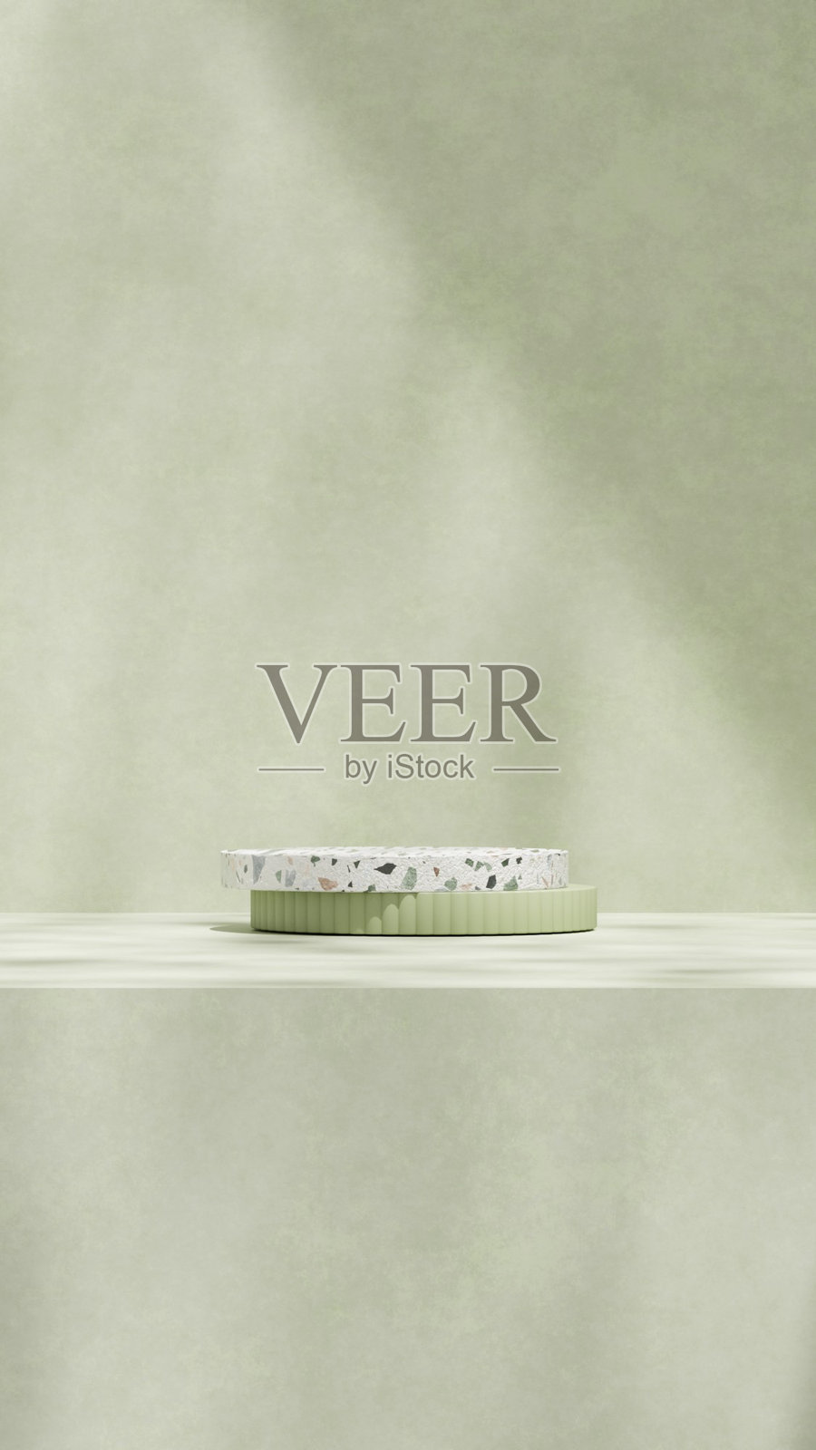 空旷的场景，展示架和讲台在绿色背景下，柔和细腻的阴影，纵向构图。照片摄影图片