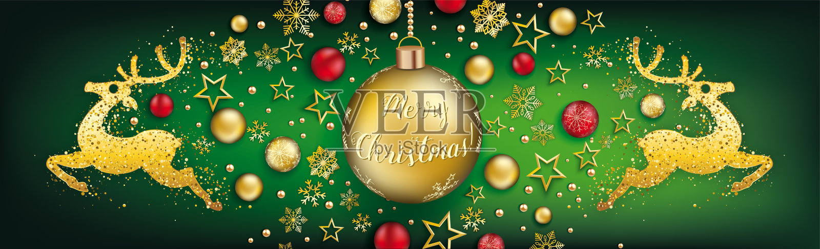 绿色背景上的圣诞横幅，装饰有红色和金色的球饰、驯鹿和星星。EPS 10 矢量文件。插画图片素材
