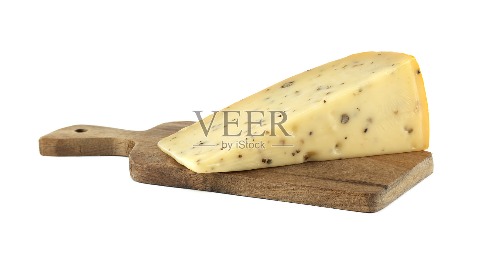 木砧板上的黑胡椒奶酪块照片摄影图片