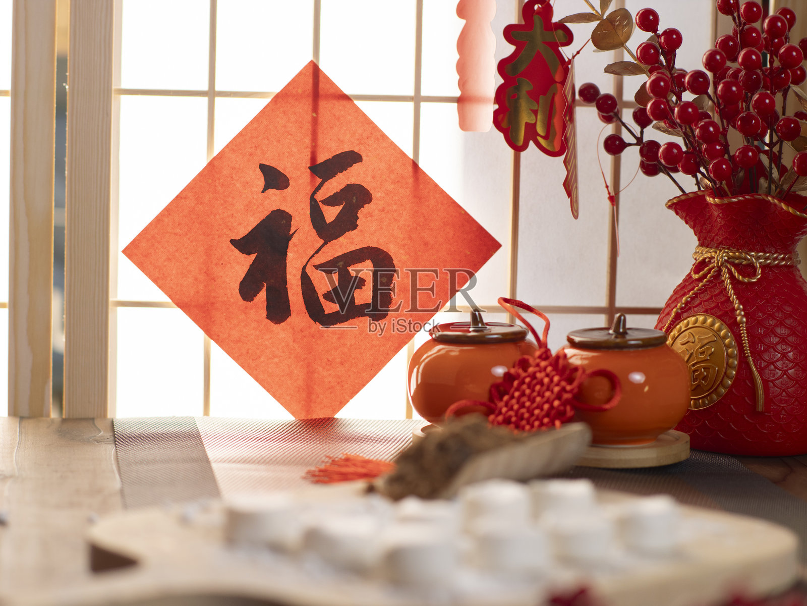 制作汤圆和元宵，庆祝元宵节照片摄影图片