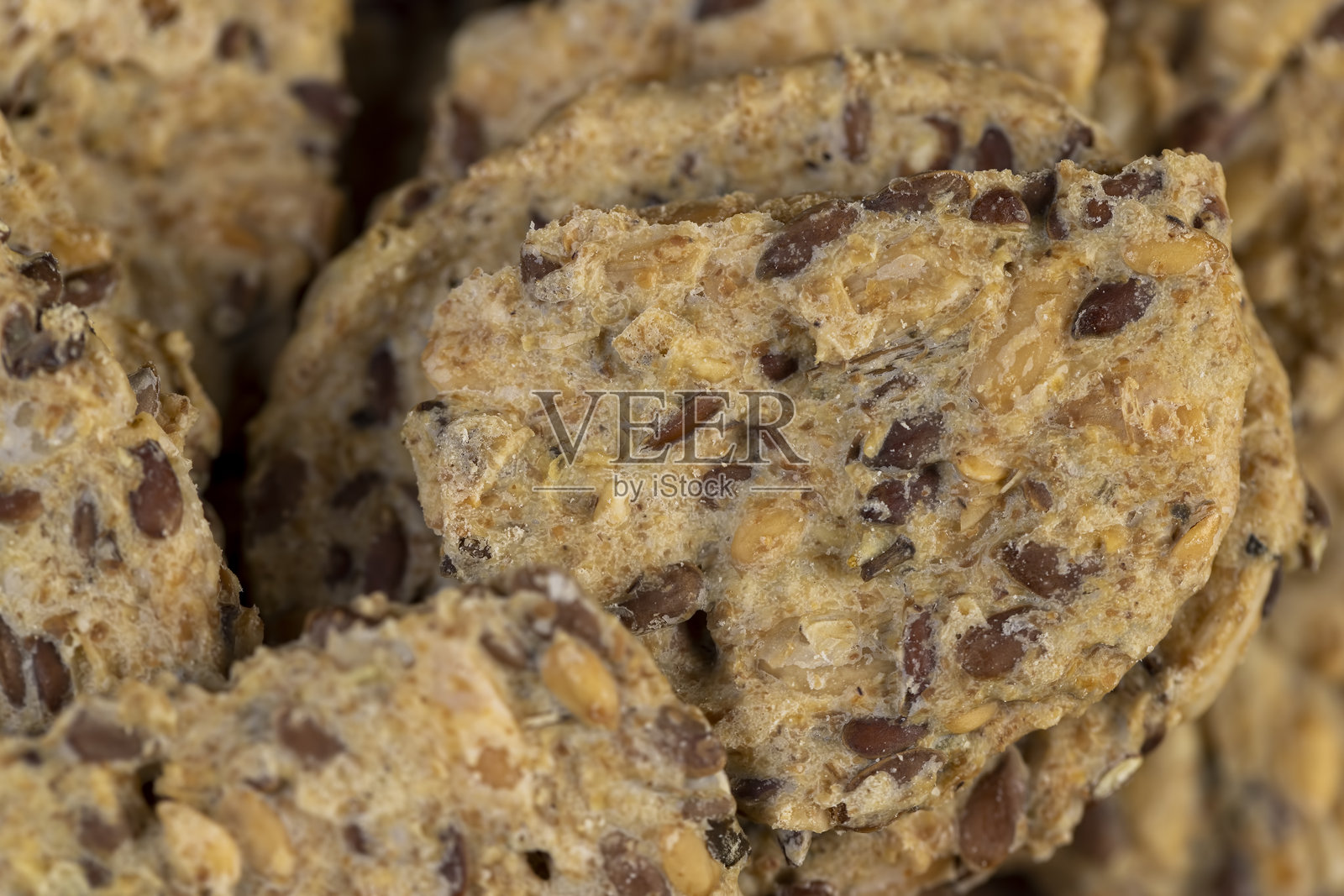 天然数据饼干，添加了亚麻籽照片摄影图片