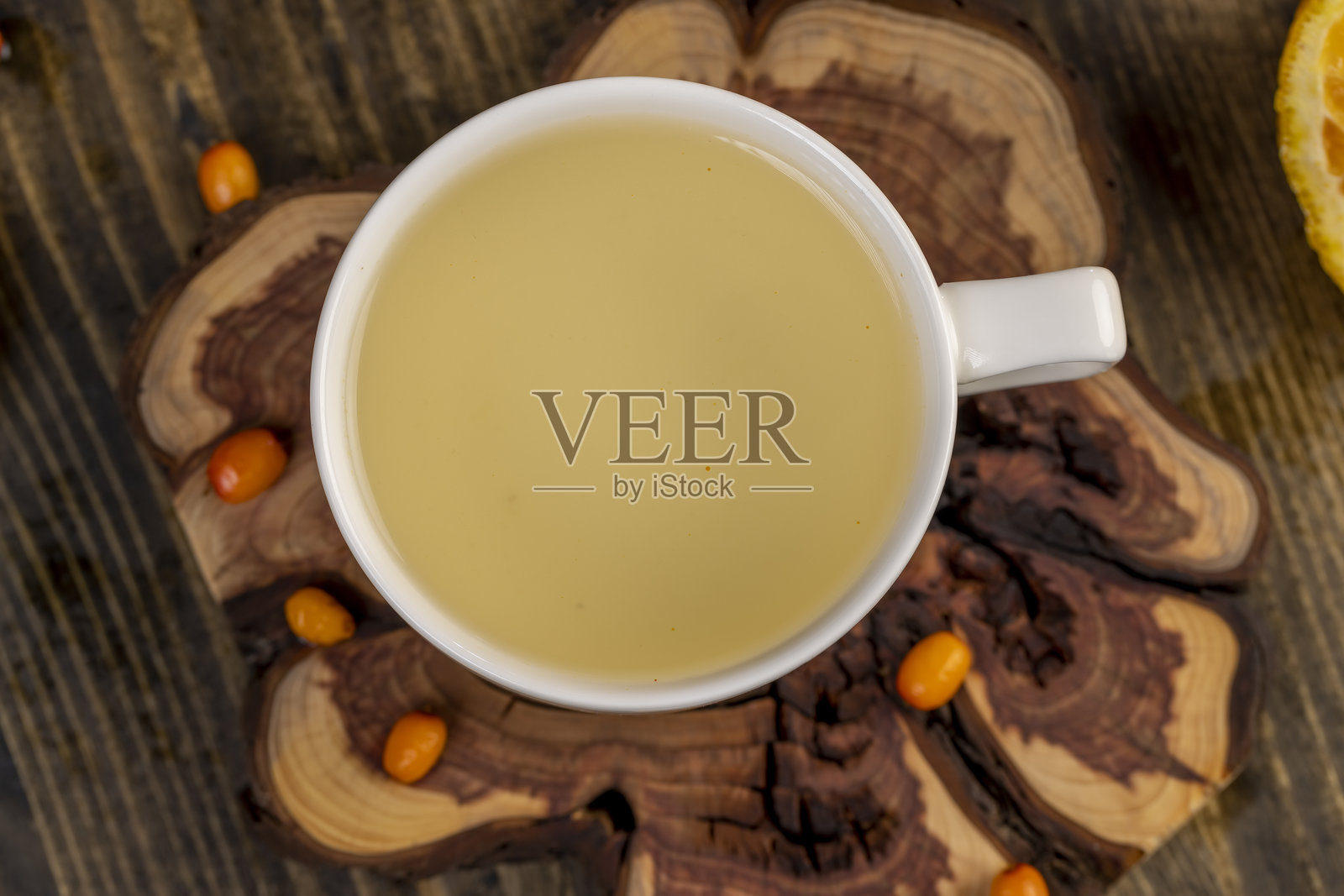 橙子和成熟的沙棘浆果茶照片摄影图片