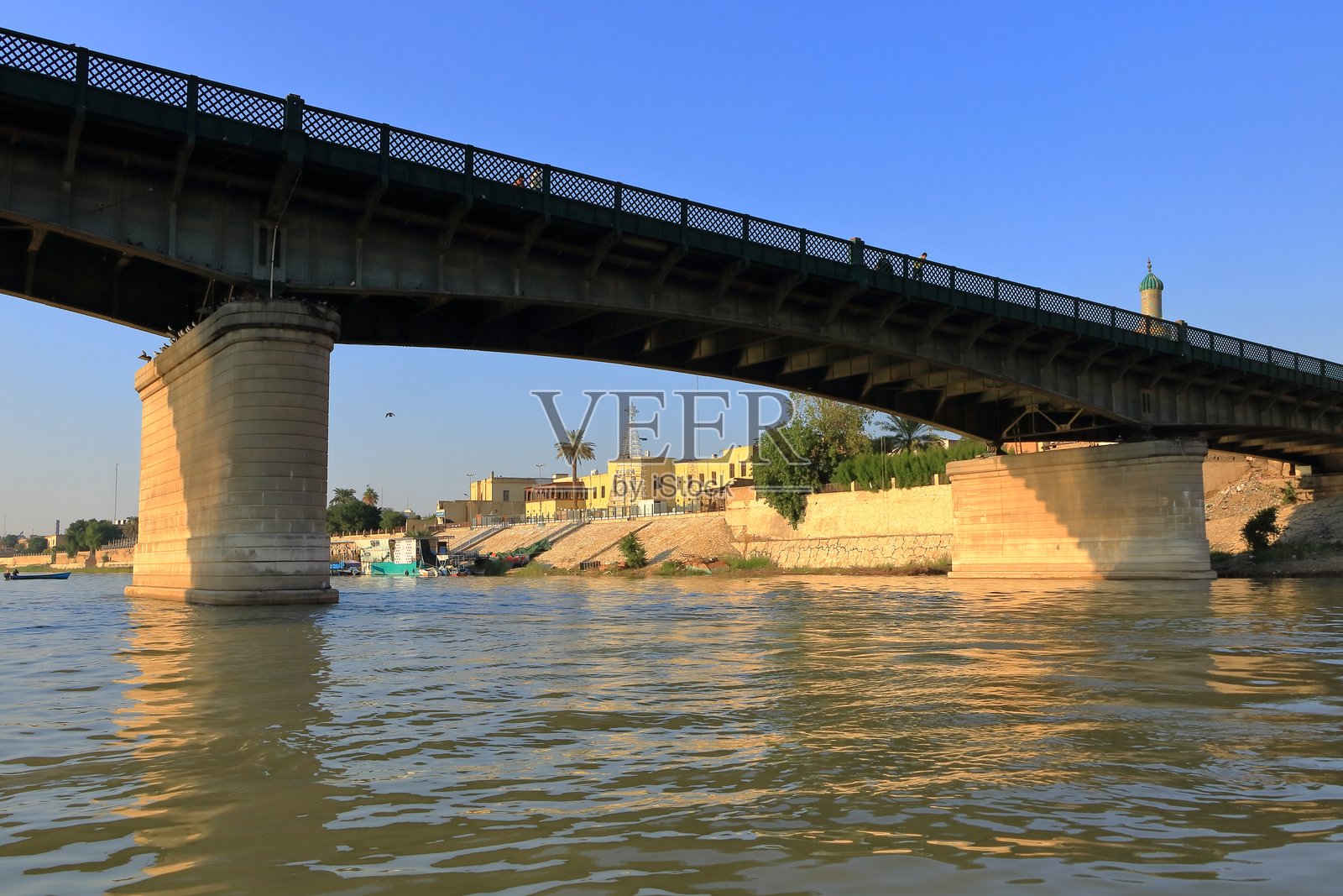 伊拉克巴格达的底格里斯河岸照片摄影图片