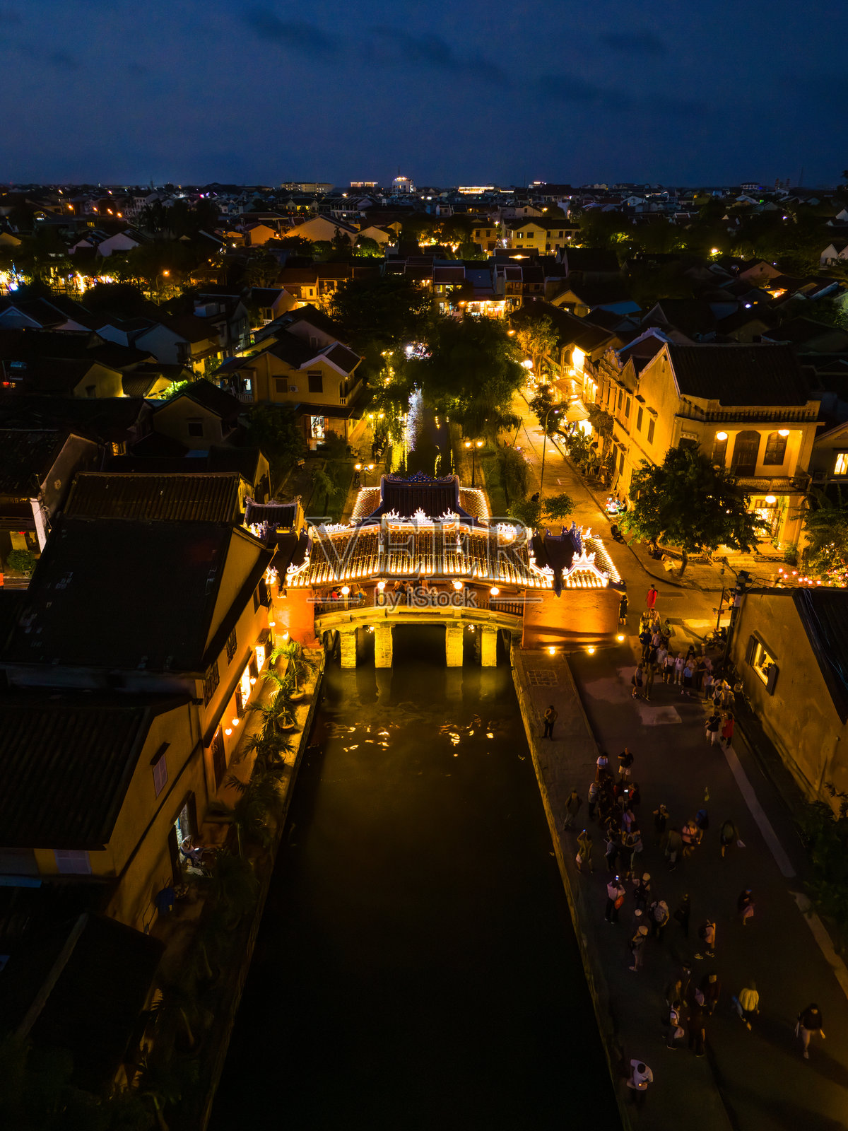 日本古老的有盖桥的鸟瞰图照片摄影图片