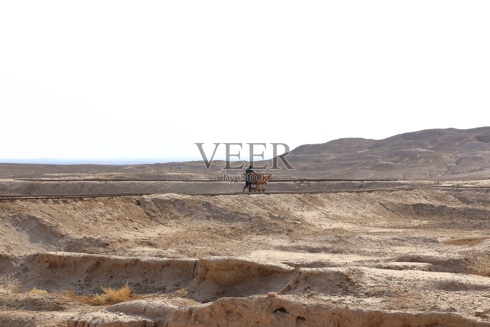 考古学家在伊拉克乌鲁克古城的发掘现场工作照片摄影图片