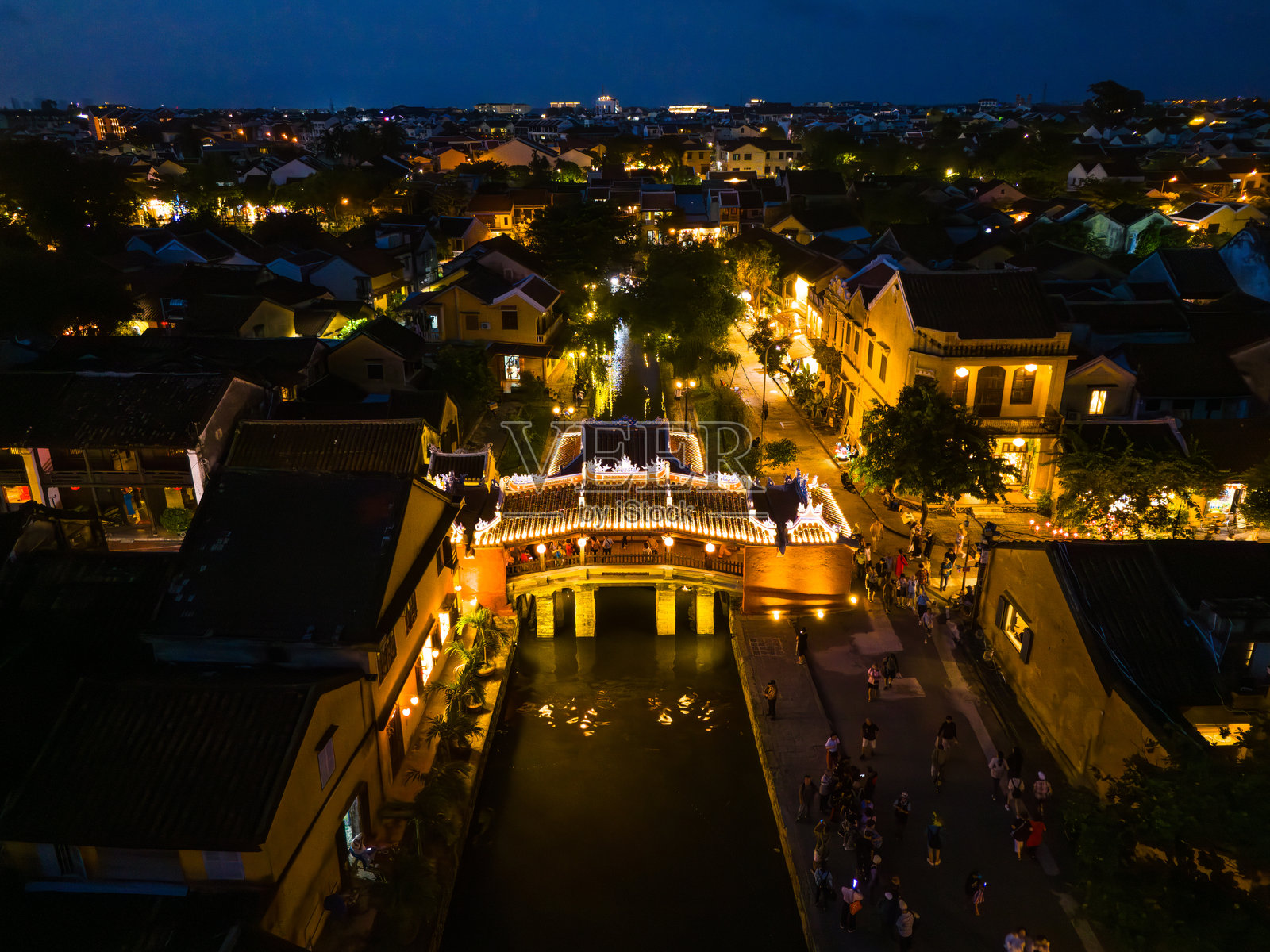 日本古老的有顶桥的鸟瞰图照片摄影图片