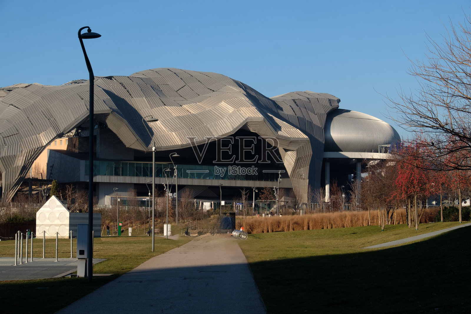 米兰，意大利的现代商业和住宅区照片摄影图片