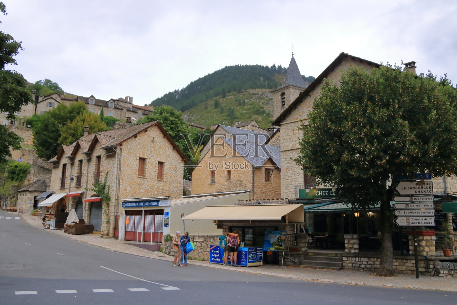 法国塔恩峡谷的圣埃尼米村美丽街道照片摄影图片